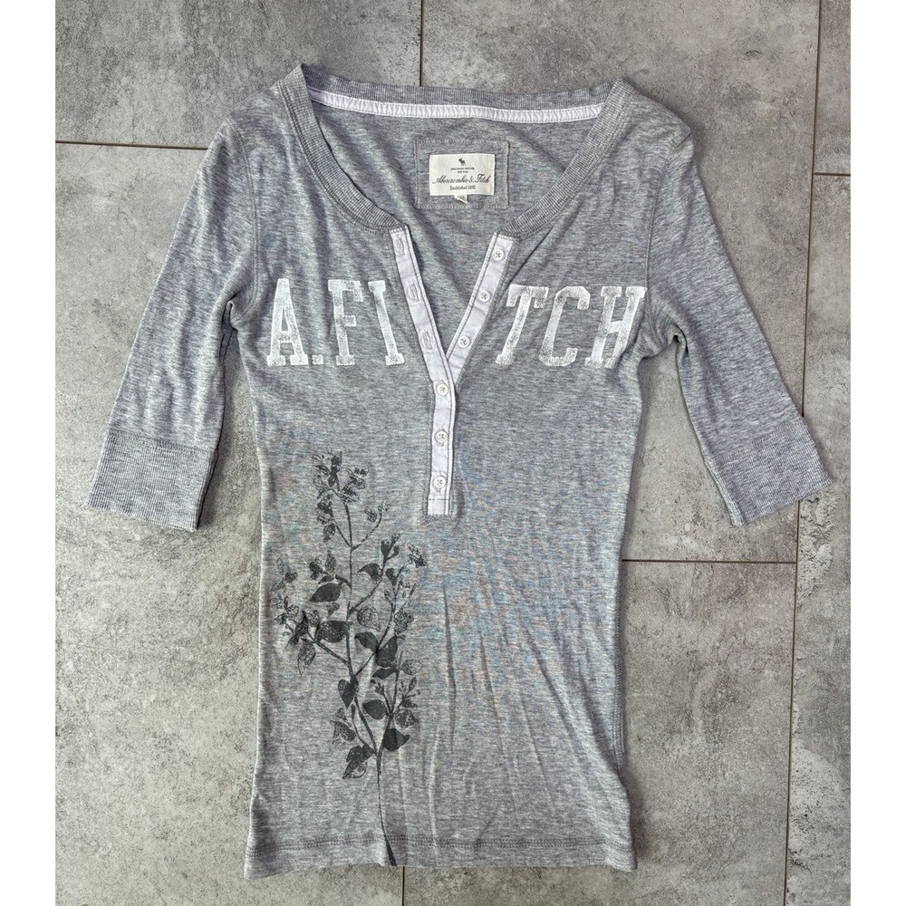Y2K Abercrombie & Fitch XS Henley Top – Gray Floral Graphic Bella Swan Coquette